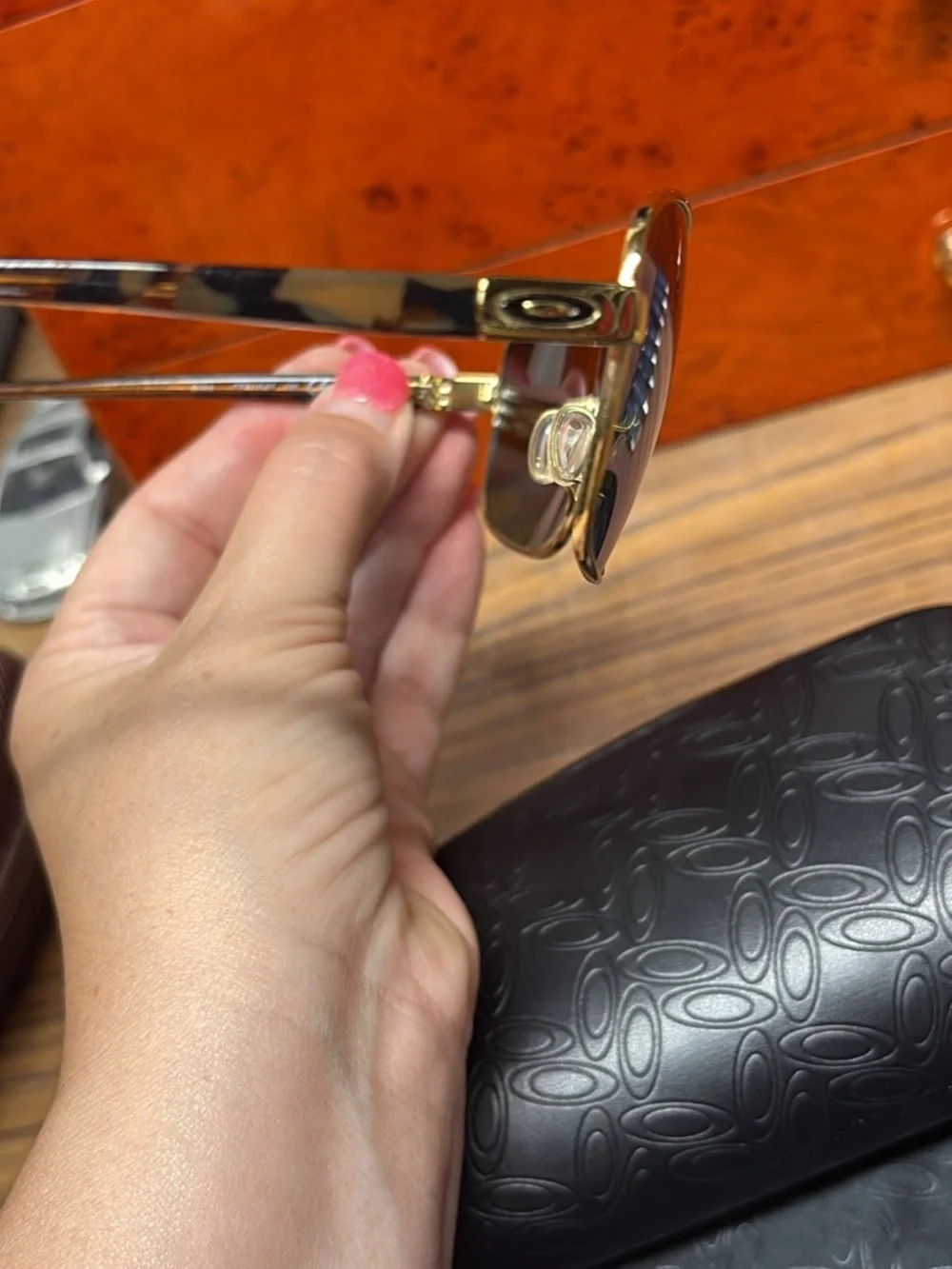 Oakley Sanctuary Polarized Avaiators. Unisex